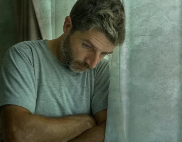 ¿Qué causa la Miastenia Gravis?