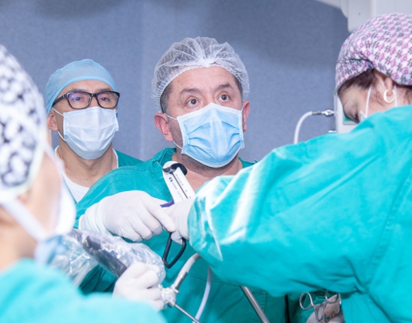 Dr. Víctor Gómez Ponce: especialista en cirugía torácica y soluciones quirúrgicas avanzadas