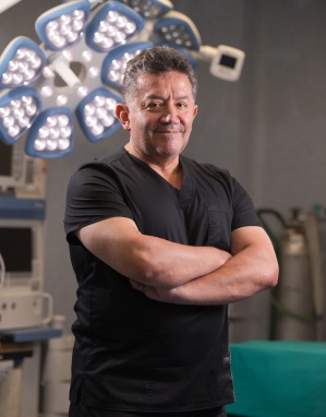 Dr. Víctor Gómez | Cirujano Experto en Pectus e Hiperhidrosis