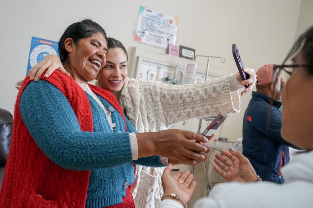 Dr. Víctor Gómez durante la entrevista en el Hospital del Niño